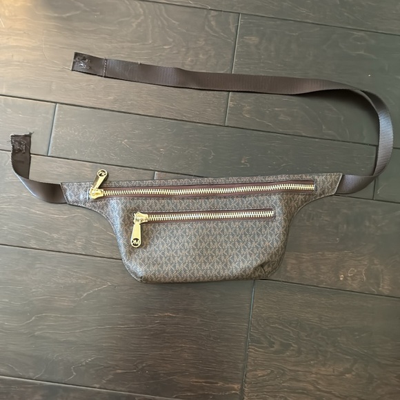 Michael Kors belt bag - Picture 2 of 9